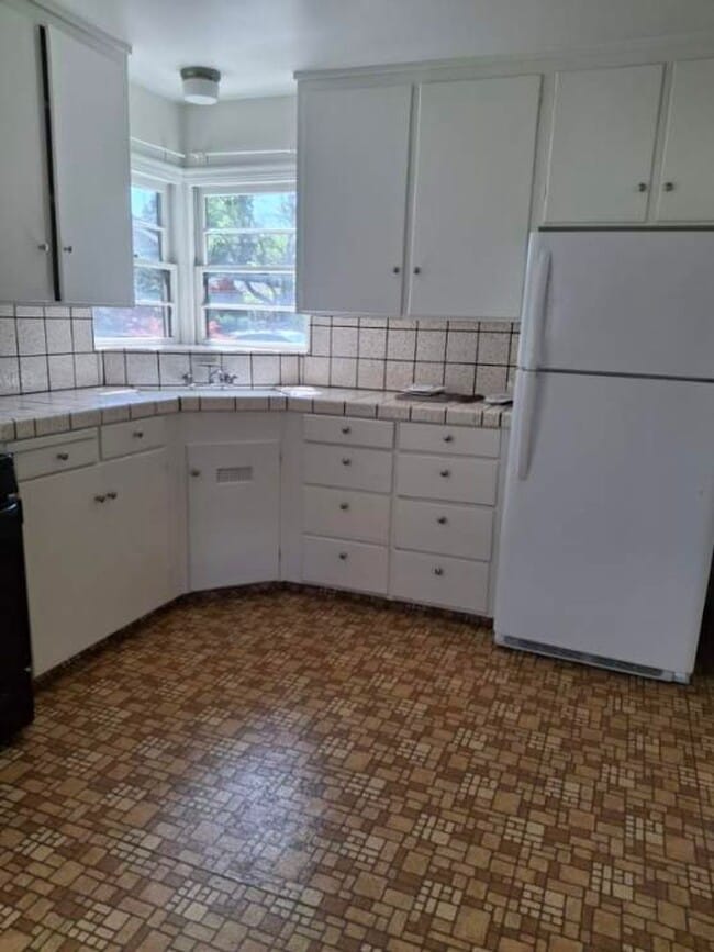 Building Photo - SHOWING Saturday 5/10 @ 10:45AM and 12pm a...