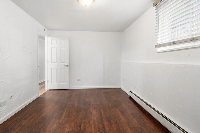 Building Photo - $1,520.95 - 2 bed, 1 bath updated ground floor Condo in Lakewood with In Unit Laundry