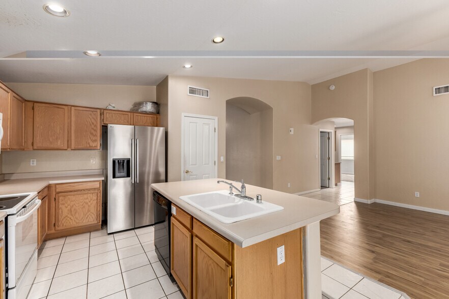 Building Photo - 22016 N 66th Ln