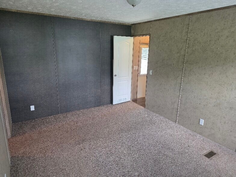 Building Photo - 3595 Co Rd 601
