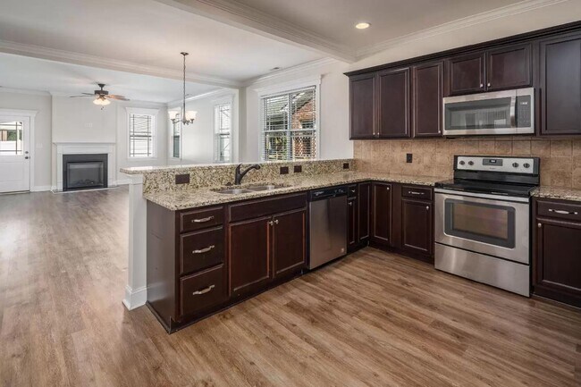 Building Photo - 925 Dearborn Ct