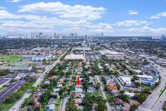 Building Photo - 1060 NE 166th St