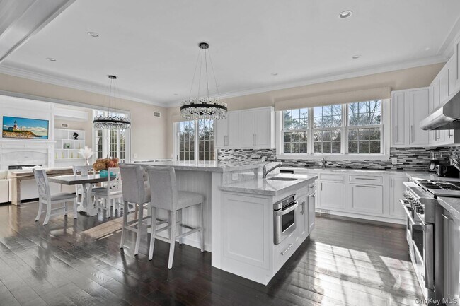 Building Photo - 490 Montauk Hwy