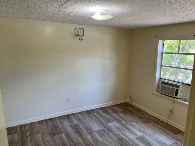 Building Photo - 1801 Goodyear Ave