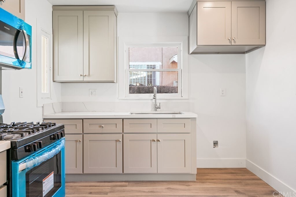 Kitchen - 728 E Palmer Ave