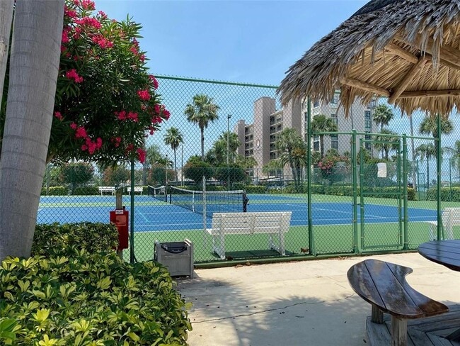 Building Photo - 7400 Sun Island Dr S