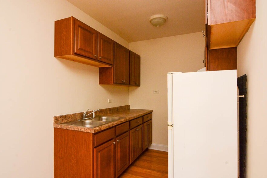 Building Photo - 2600 N Kimball Ave