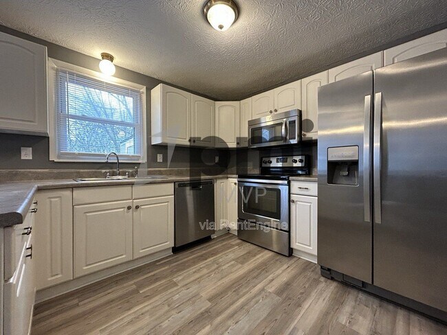 Building Photo - 7490 Stonetrail Way