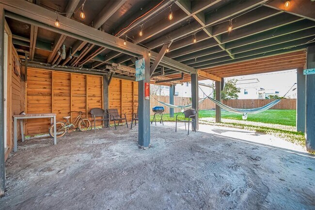 Building Photo - 5824 Avenue R