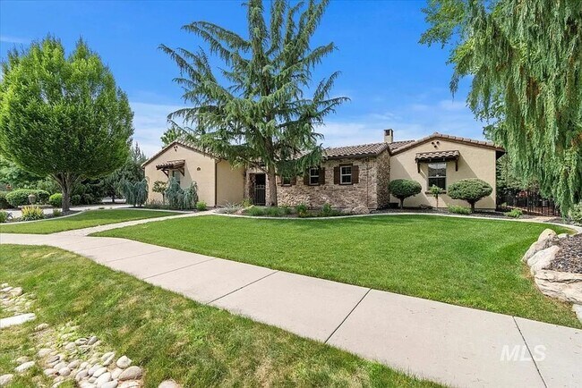 Building Photo - Stunning 4 Bedroom Home in The Shores | Luxury Meets Every Day Comfort