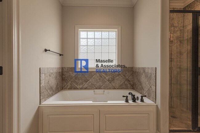 Building Photo - 6 MONTH LEASE OPTION!!! 4 Bed/2 Bath Home ...