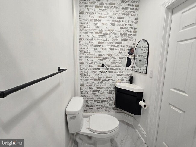 Building Photo - 4444 Fleming St