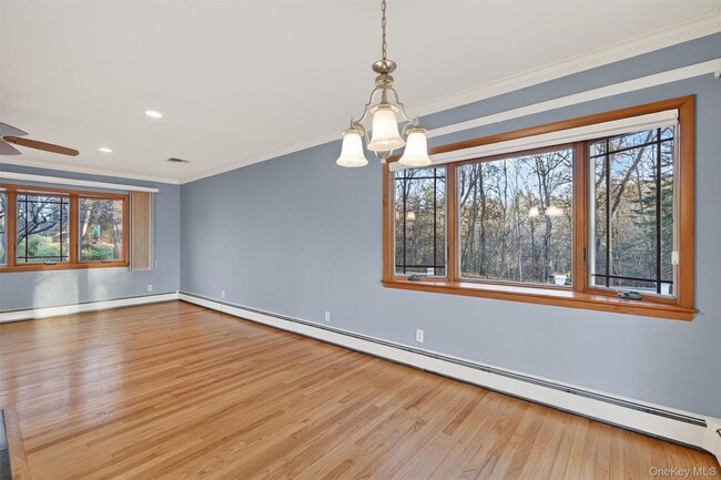 Building Photo - 350 Spring St