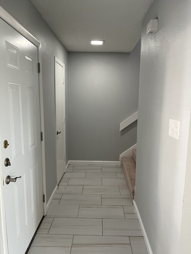 Building Photo - 711 Harbour Town Dr
