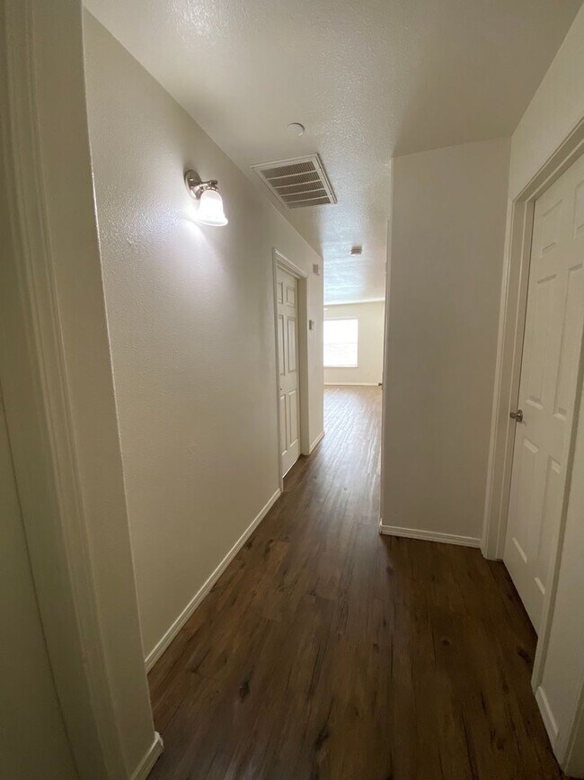Building Photo - 2109 Bella Oaks Dr