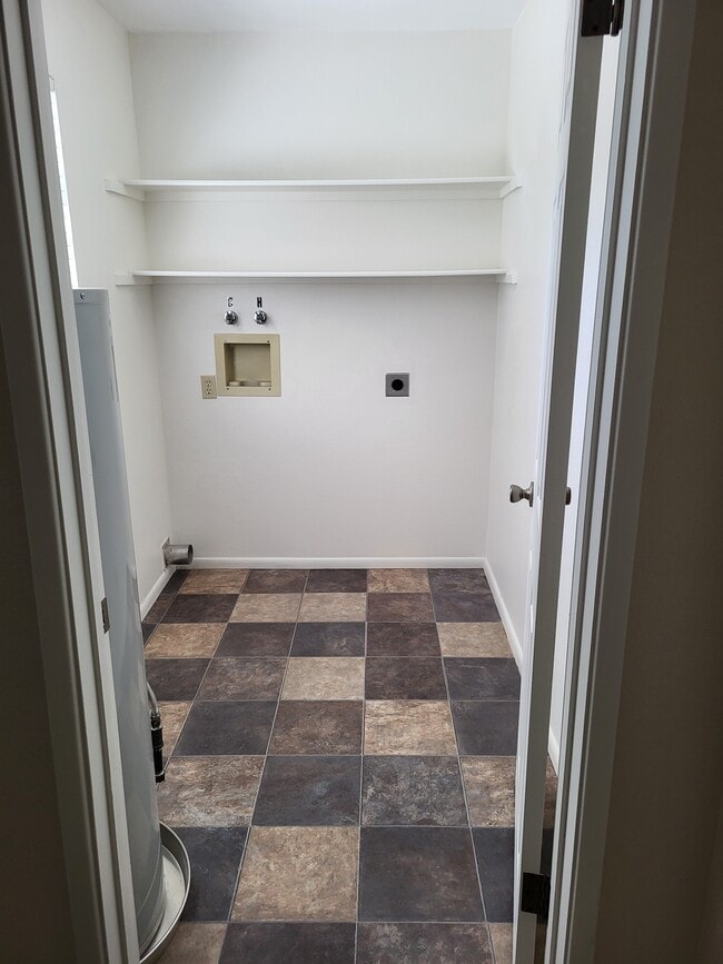 Building Photo - 333 Rim Rock Cir