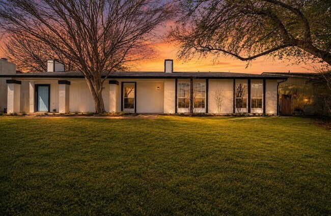 Building Photo - 4900 E Stassney Ln
