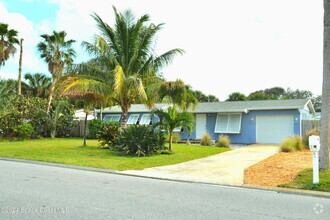 Building Photo - Beachside Living