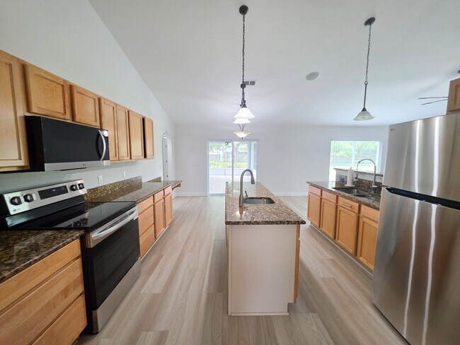 Building Photo - Beautiful 4 Bedroom in Gated Compass Pointe