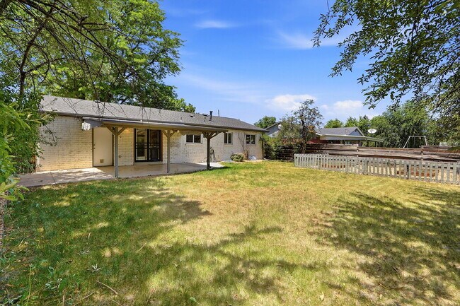 Building Photo - $2,740.95, 4 Beds - 3 Bath, Single Family Home in Denver with Washer and Dryer!