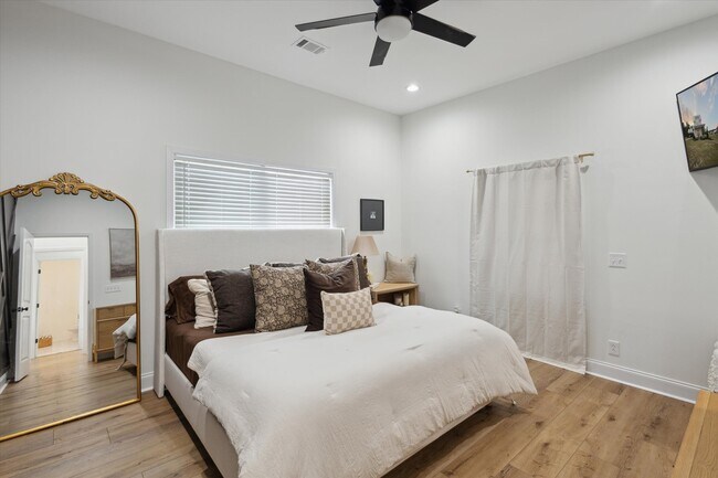 Building Photo - 1513 Paris Ave