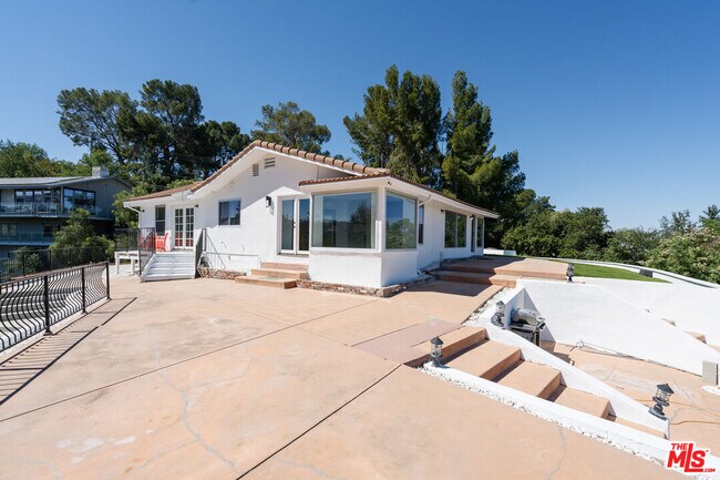 Building Photo - 5026 Medina Rd