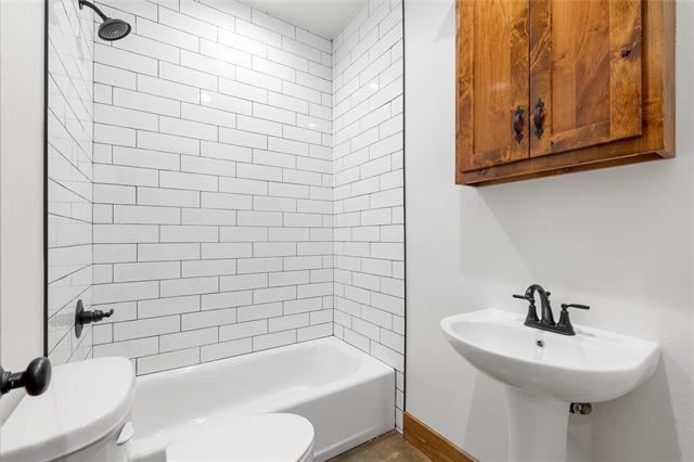 Building Photo - 512 5th St