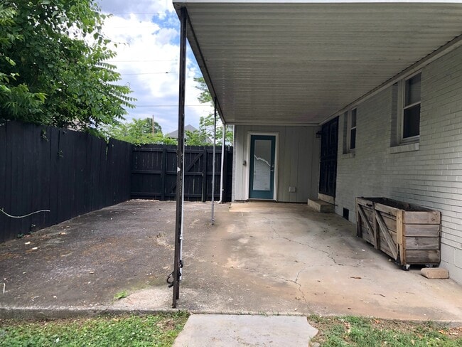 Building Photo - Cleveland Park Renovation!  Walking Distan...