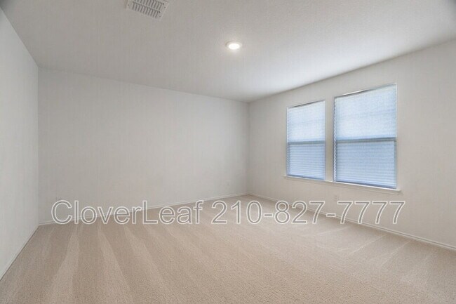 Building Photo - 165 Acorn Cir