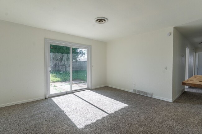 Building Photo - 4 Bedroom Rent to Own Home Available!
