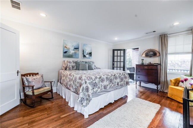 Building Photo - 360 8th St NE