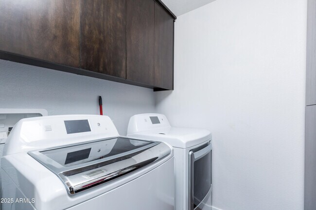 Building Photo - 6924 E Mariposa Dr