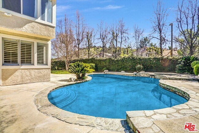 Building Photo - 2605 Country Ln