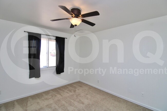 Building Photo - 1215 E Geneva Dr
