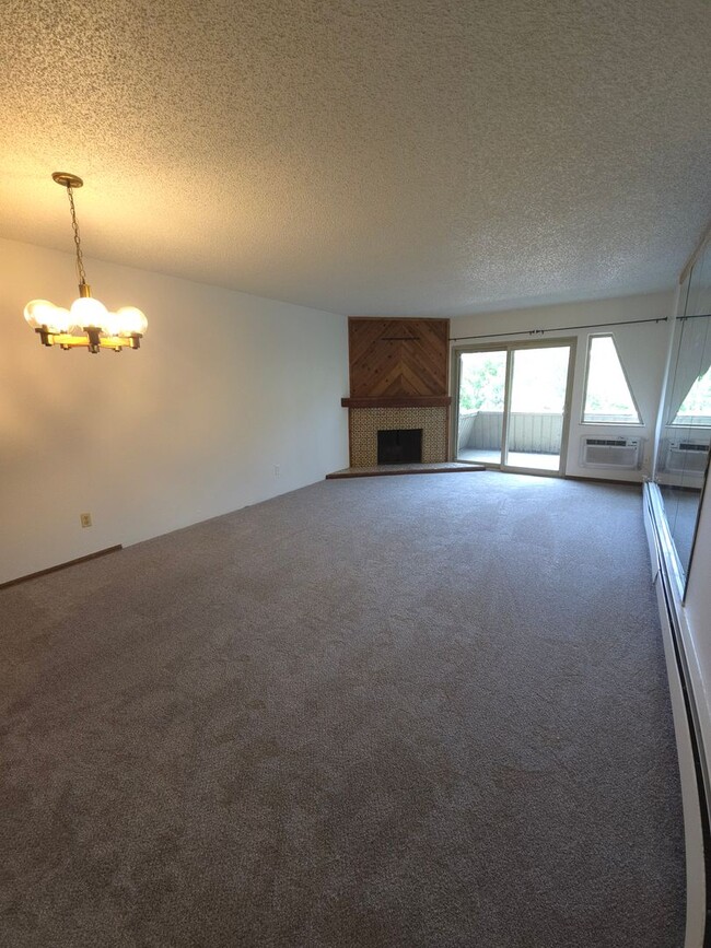 Building Photo - Price Reduction! Northeast Boulder 2 bedro...