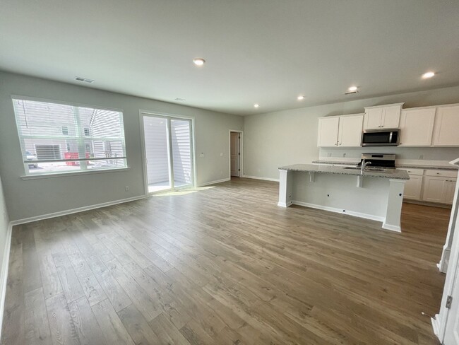 Building Photo - Spacious Four Bedroom Townhome w/ Garage! ...