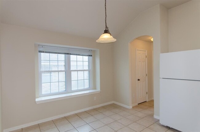 Building Photo - 1006 Promenade Ct