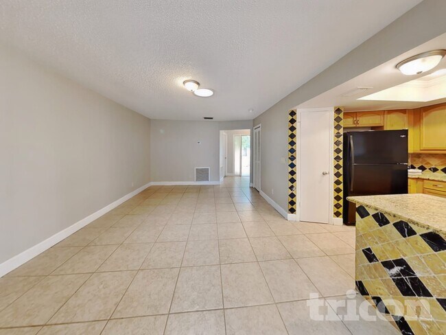 Building Photo - 818 Tarawood Ln