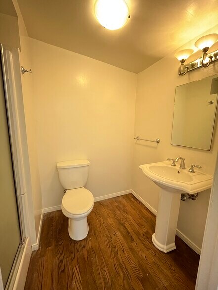 Building Photo - 729 Orange Dr