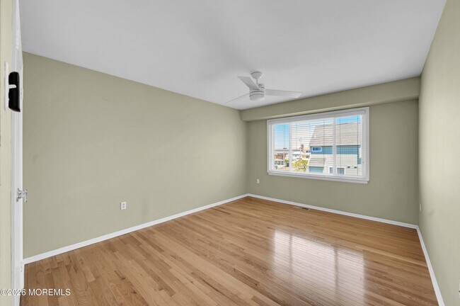 Building Photo - 2 Island View Way