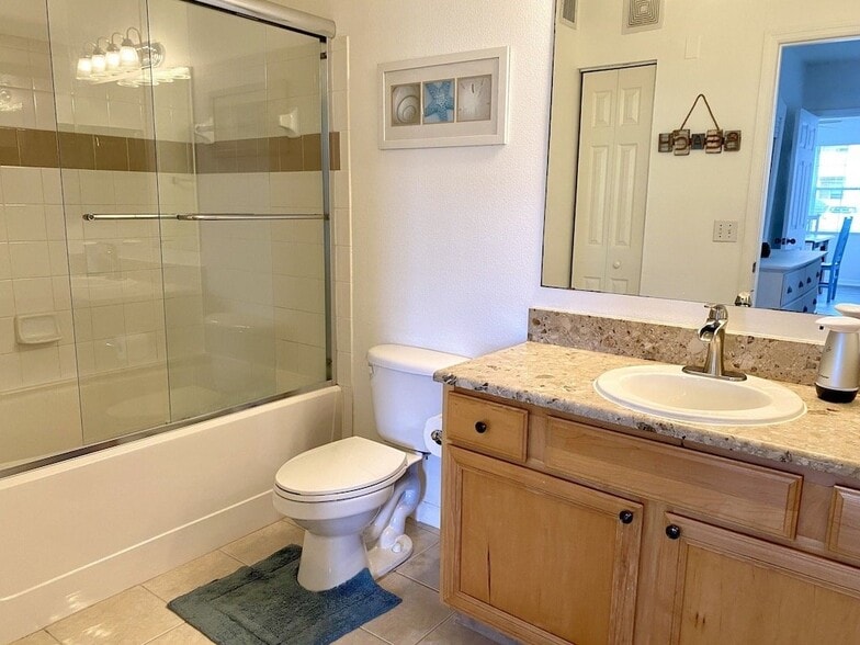 Building Photo - 1000 Villagio Cir