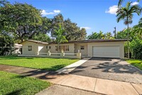 Building Photo - 410 Castania Ave