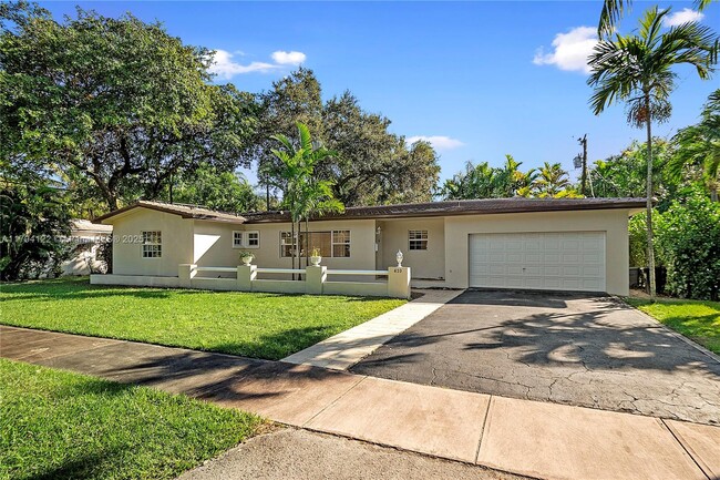 Primary Photo - 410 Castania Ave
