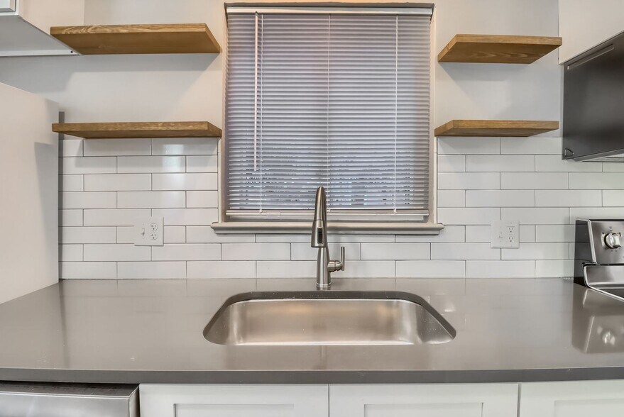 Building Photo - 3341 Olive St