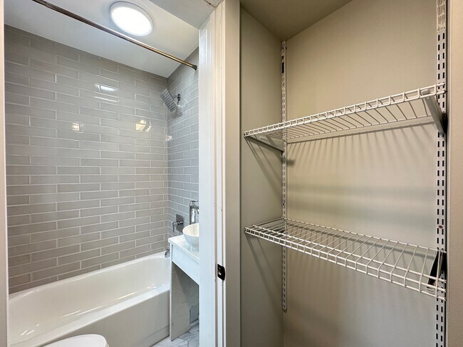 Building Photo - 508 W Belmont Ave