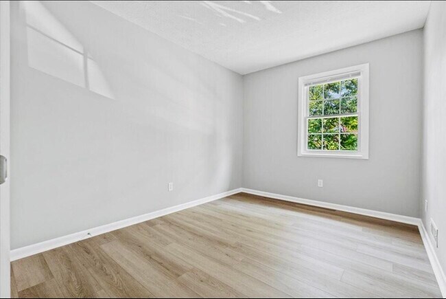 Building Photo - 3500 Warwick Dr