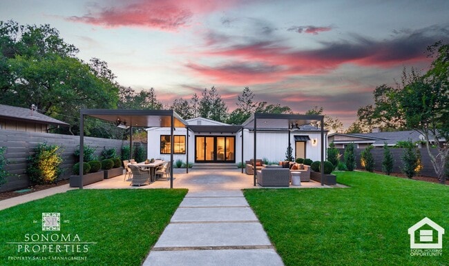 Building Photo - 3 Bedroom Exquisitely Furnished Home