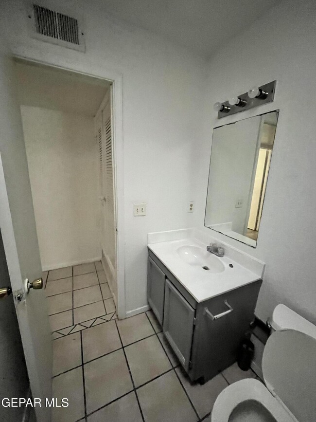 Building Photo - 5524 Oakbriar Cir