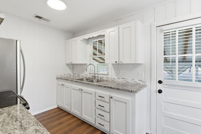 Building Photo - 20 Martha Ave