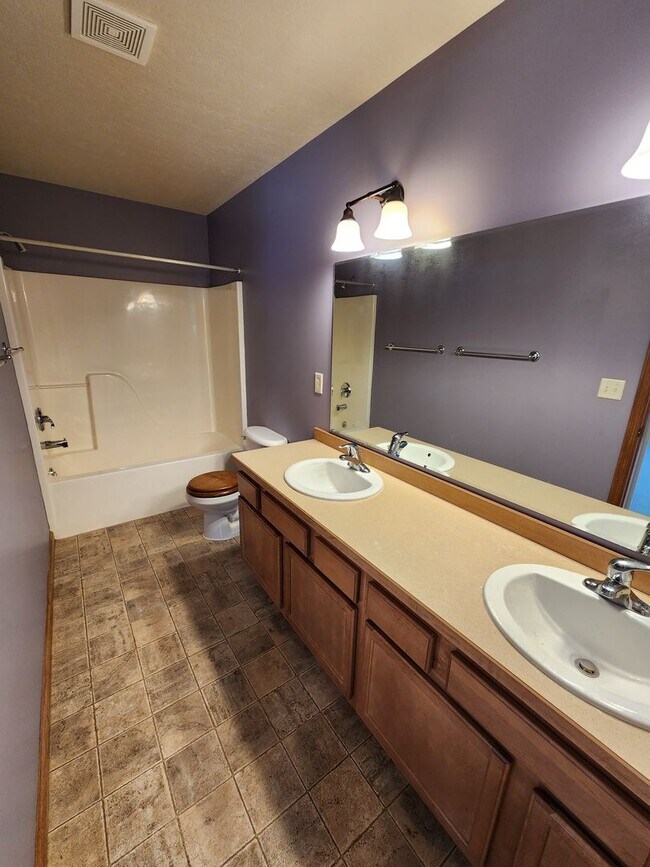 Building Photo - Beautiful 3 Bedroom, 2 Bathroom Home in Aspen Place!